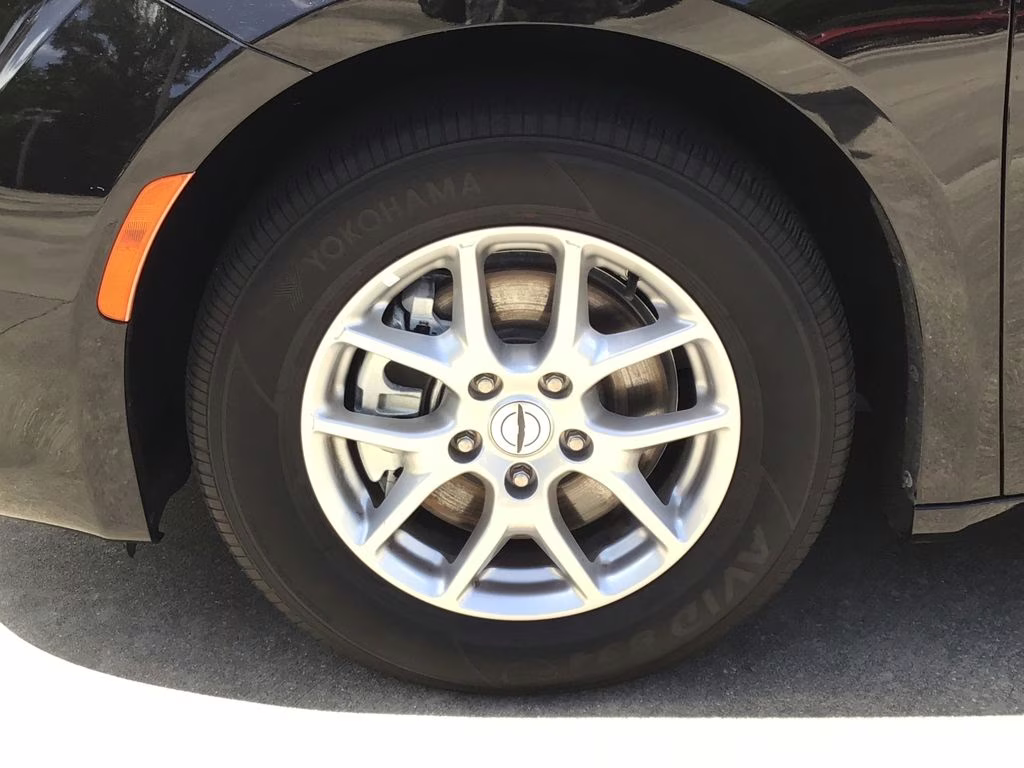 2024 Diamond Black Crystal Pearlcoat Chrysler Voyager LX FWD Van