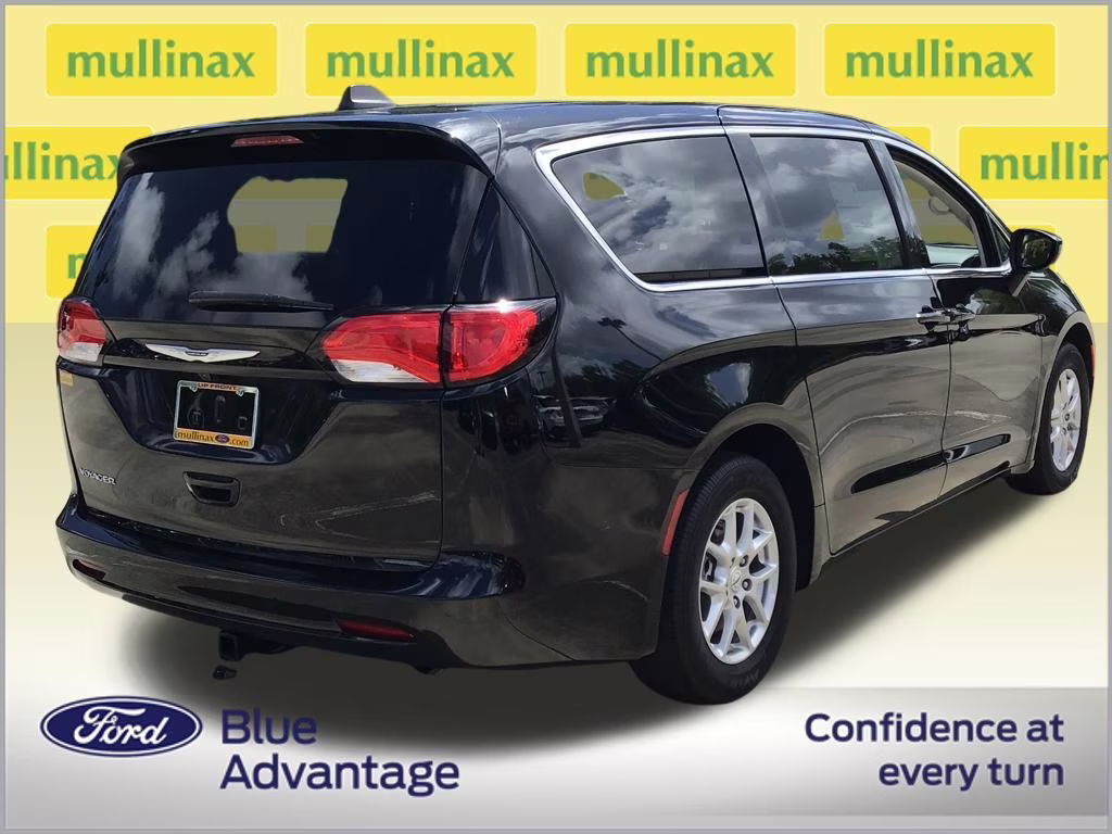 2024 Diamond Black Crystal Pearlcoat Chrysler Voyager LX FWD Van