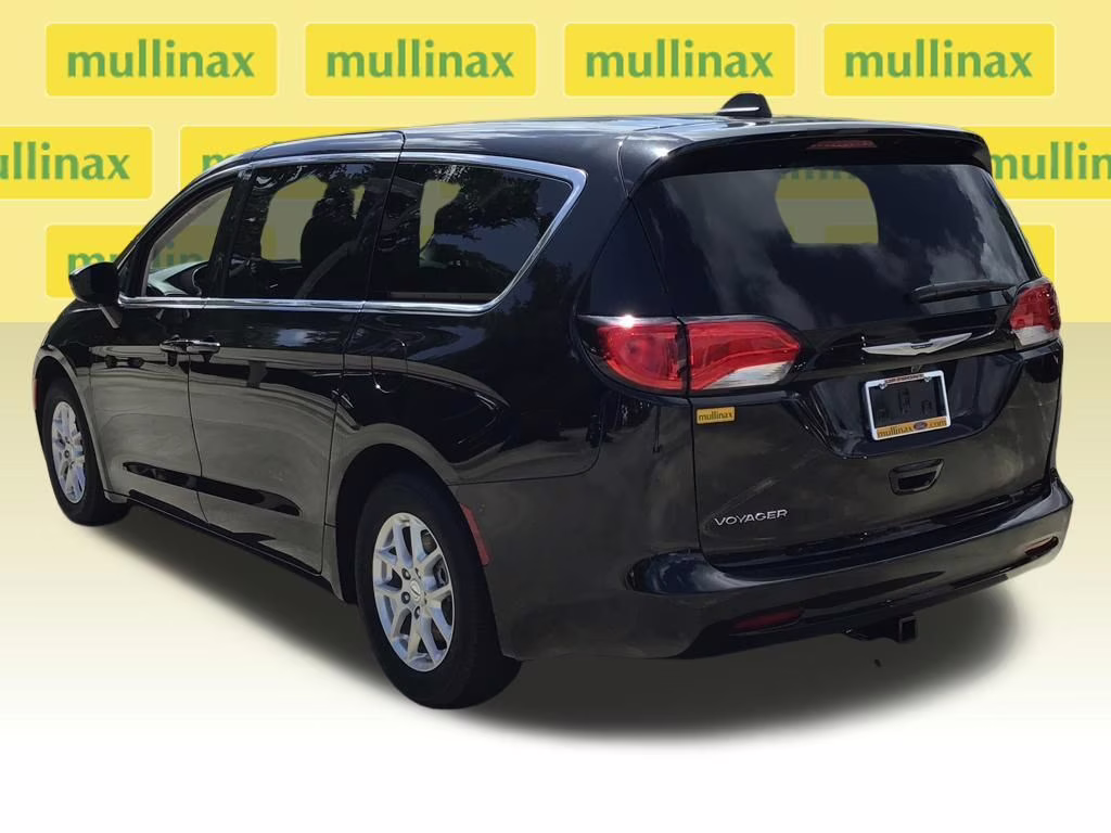 2024 Diamond Black Crystal Pearlcoat Chrysler Voyager LX FWD Van
