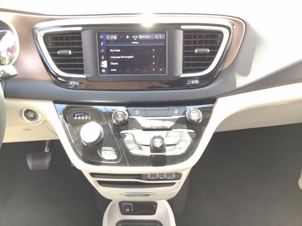 2024 Diamond Black Crystal Pearlcoat Chrysler Voyager LX FWD Van