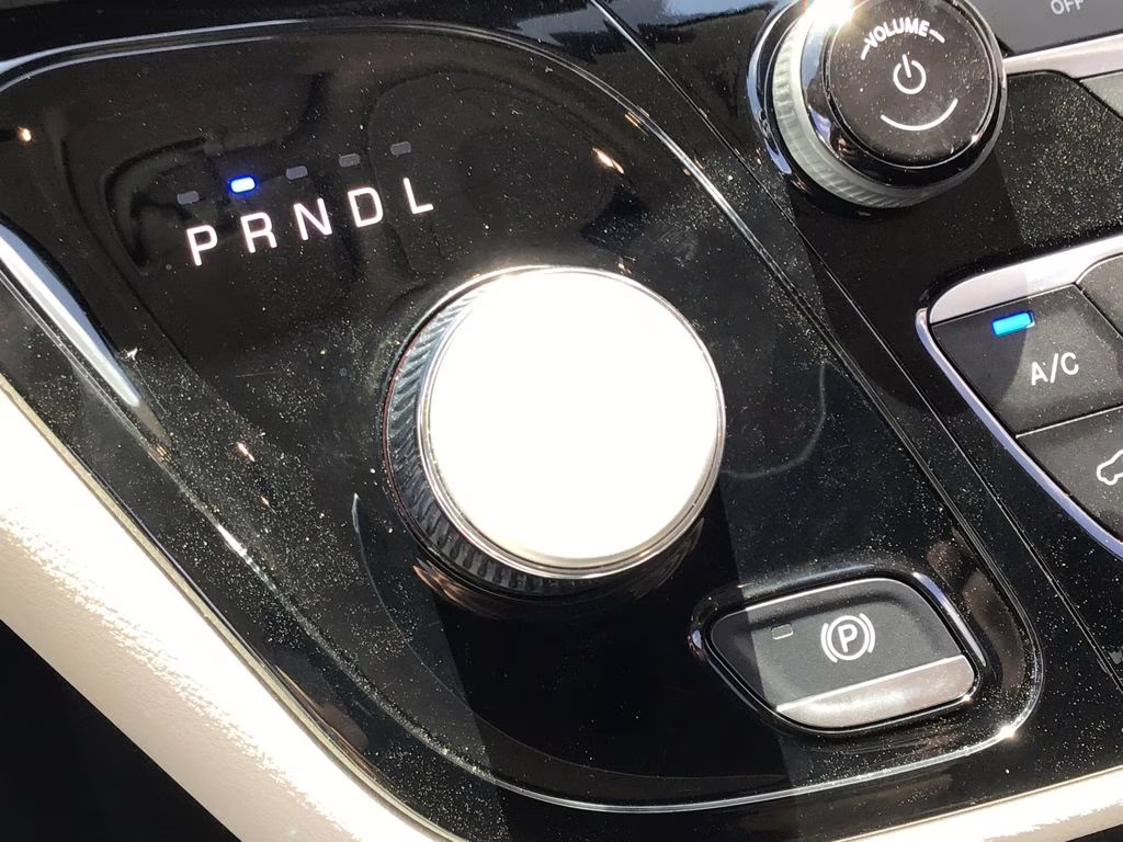 2024 Diamond Black Crystal Pearlcoat Chrysler Voyager LX FWD Van