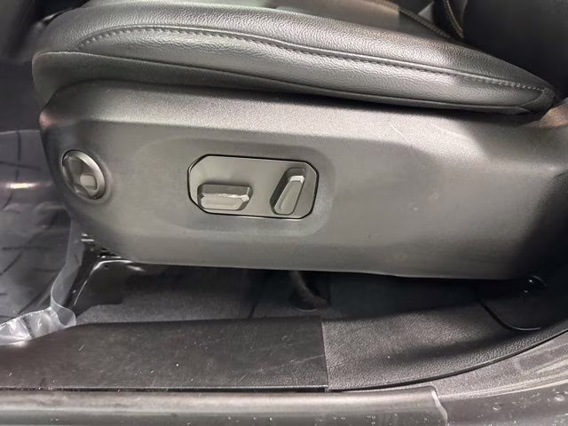 2024 Granite Crystal Metallic Clearcoat Jeep Wrangler Sahara 4X4 SUV