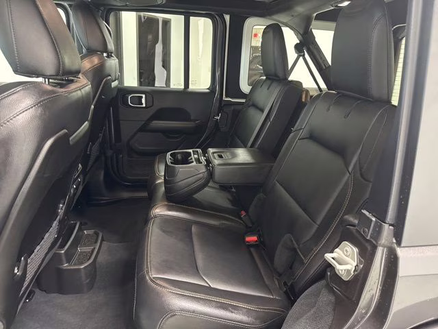 2024 Granite Crystal Metallic Clearcoat Jeep Wrangler Sahara 4X4 SUV