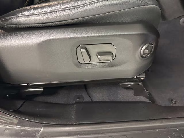 2024 Granite Crystal Metallic Clearcoat Jeep Wrangler Sahara 4X4 SUV