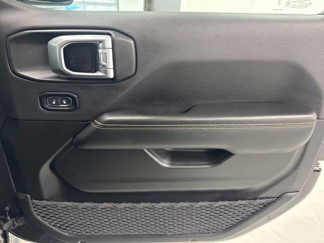 2024 Granite Crystal Metallic Clearcoat Jeep Wrangler Sahara 4X4 SUV