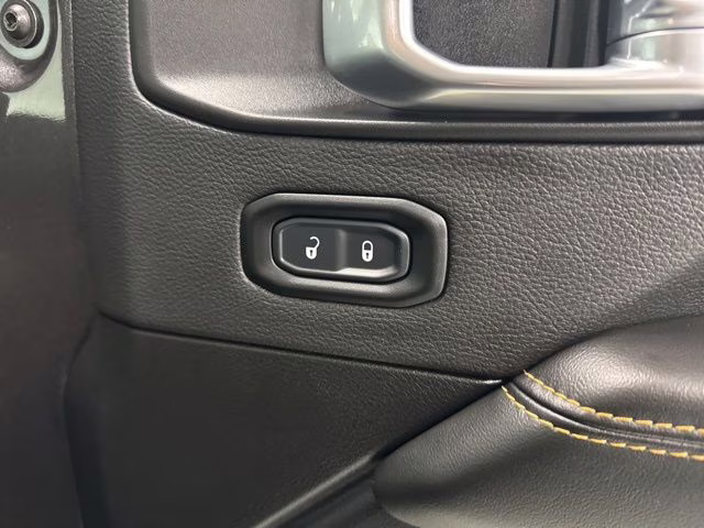 2024 Granite Crystal Metallic Clearcoat Jeep Wrangler Sahara 4X4 SUV