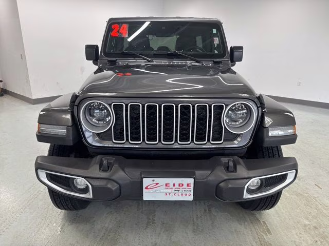 2024 Granite Crystal Metallic Clearcoat Jeep Wrangler Sahara 4X4 SUV