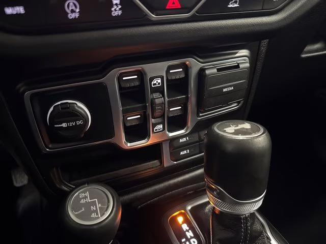 2024 Granite Crystal Metallic Clearcoat Jeep Wrangler Sahara 4X4 SUV