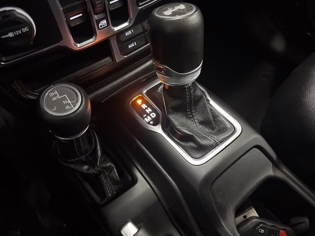 2024 Granite Crystal Metallic Clearcoat Jeep Wrangler Sahara 4X4 SUV