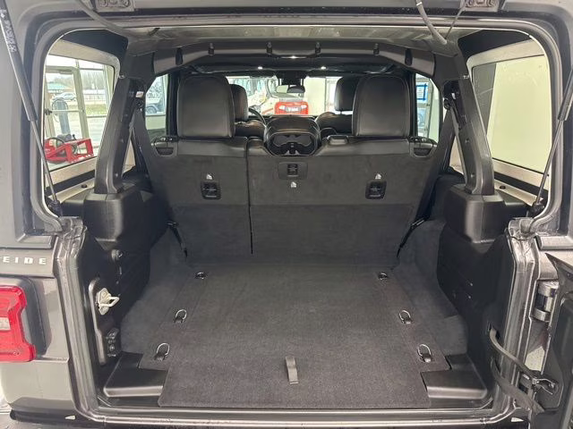 2024 Granite Crystal Metallic Clearcoat Jeep Wrangler Sahara 4X4 SUV