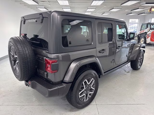 2024 Granite Crystal Metallic Clearcoat Jeep Wrangler Sahara 4X4 SUV
