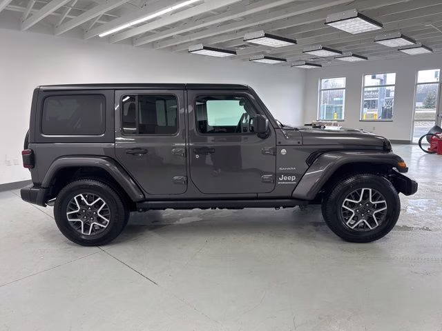2024 Granite Crystal Metallic Clearcoat Jeep Wrangler Sahara 4X4 SUV