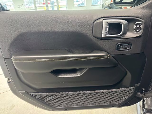 2024 Granite Crystal Metallic Clearcoat Jeep Wrangler Sahara 4X4 SUV