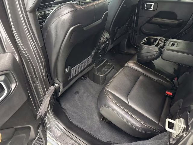 2024 Granite Crystal Metallic Clearcoat Jeep Wrangler Sahara 4X4 SUV