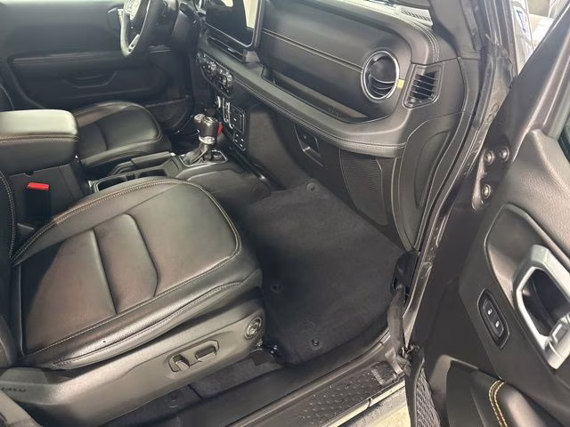 2024 Granite Crystal Metallic Clearcoat Jeep Wrangler Sahara 4X4 SUV