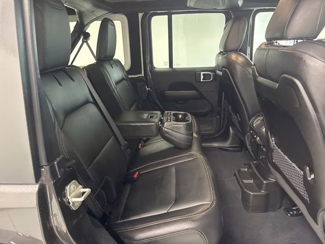 2024 Granite Crystal Metallic Clearcoat Jeep Wrangler Sahara 4X4 SUV