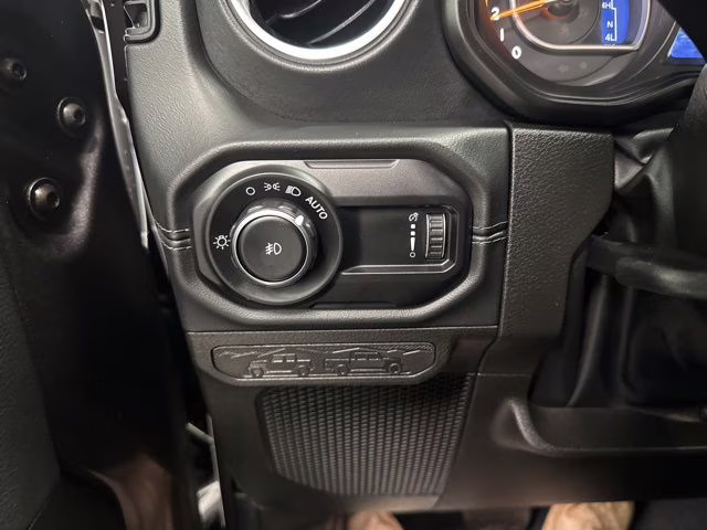 2024 Granite Crystal Metallic Clearcoat Jeep Wrangler Sahara 4X4 SUV