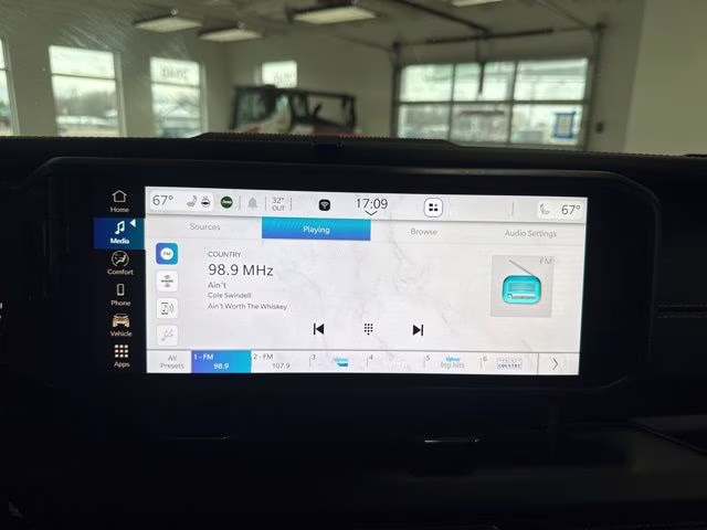 2024 Granite Crystal Metallic Clearcoat Jeep Wrangler Sahara 4X4 SUV