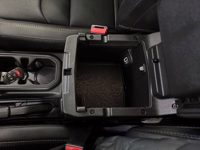 2024 Granite Crystal Metallic Clearcoat Jeep Wrangler Sahara 4X4 SUV