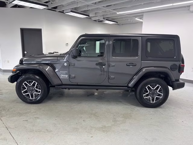 2024 Granite Crystal Metallic Clearcoat Jeep Wrangler Sahara 4X4 SUV