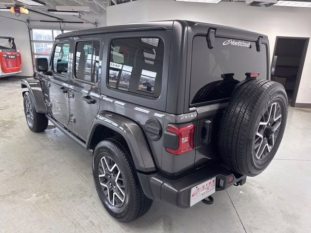 2024 Granite Crystal Metallic Clearcoat Jeep Wrangler Sahara 4X4 SUV