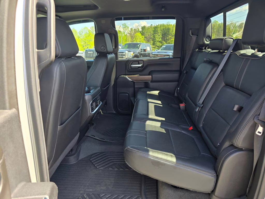 2021 Silver Ice Metallic Chevrolet Silverado 2500HD High Country 4X4 Truck