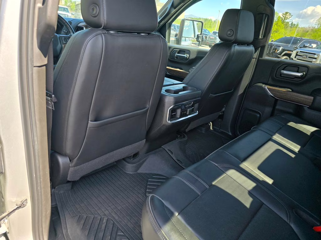 2021 Silver Ice Metallic Chevrolet Silverado 2500HD High Country 4X4 Truck