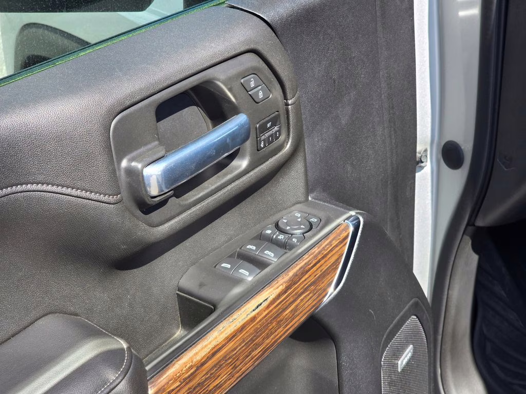 2021 Silver Ice Metallic Chevrolet Silverado 2500HD High Country 4X4 Truck