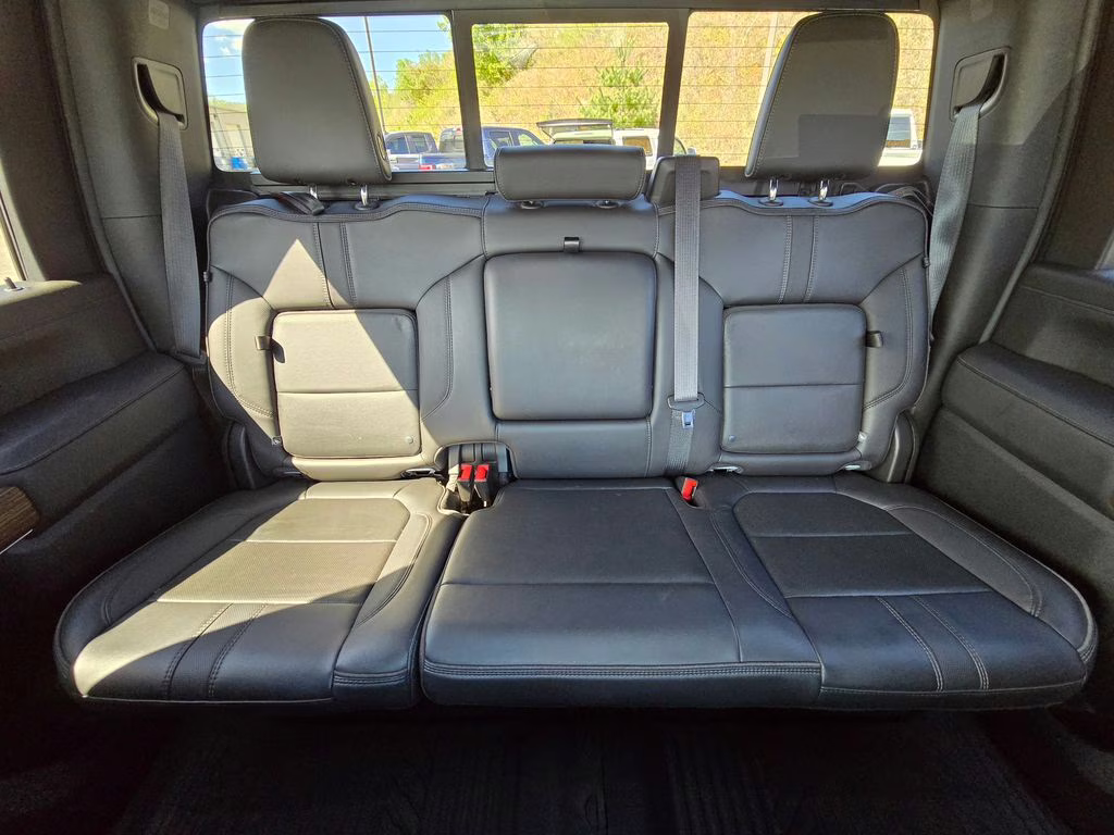 2021 Silver Ice Metallic Chevrolet Silverado 2500HD High Country 4X4 Truck