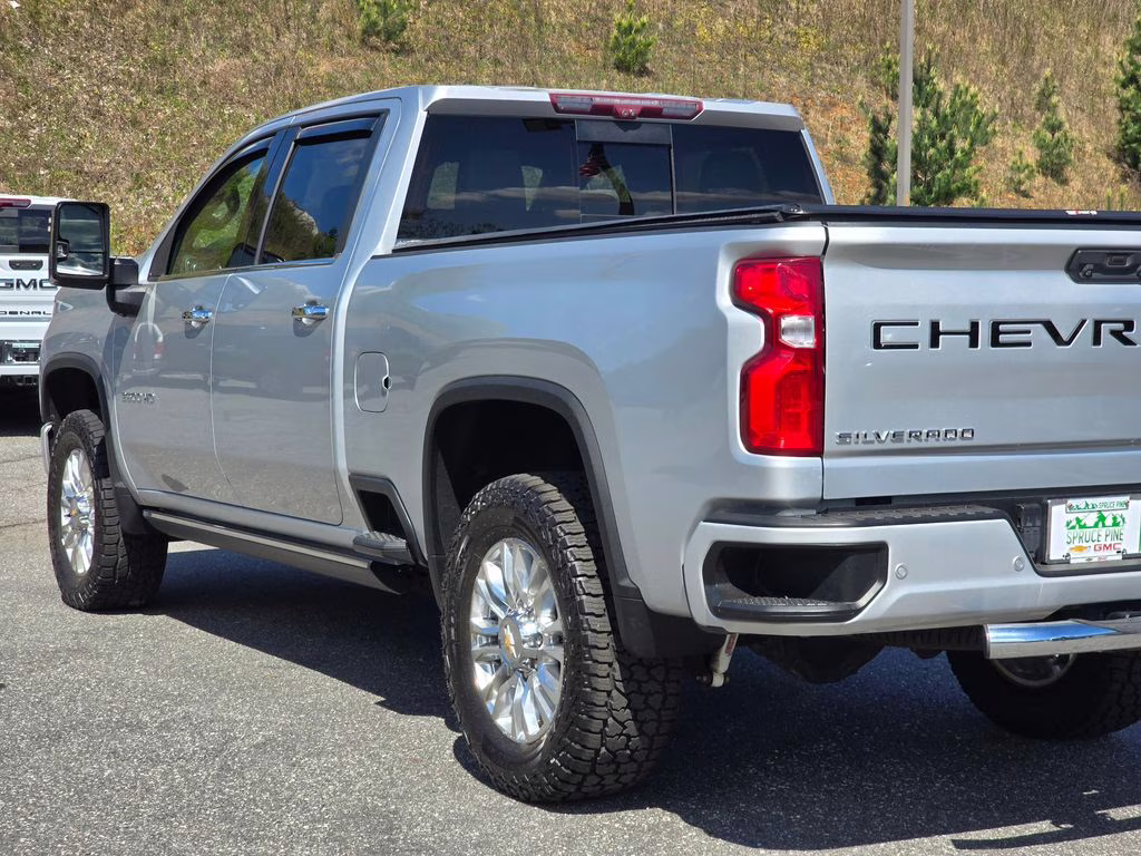 2021 Silver Ice Metallic Chevrolet Silverado 2500HD High Country 4X4 Truck
