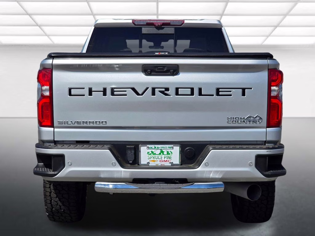 2021 Silver Ice Metallic Chevrolet Silverado 2500HD High Country 4X4 Truck