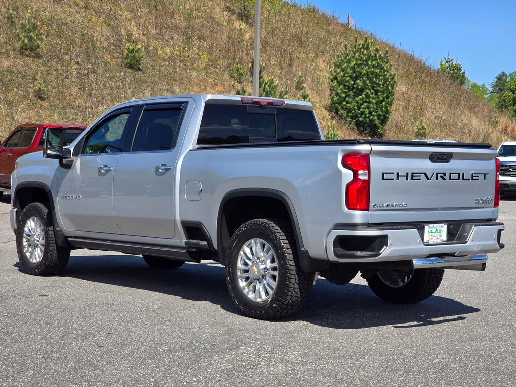 2021 Silver Ice Metallic Chevrolet Silverado 2500HD High Country 4X4 Truck