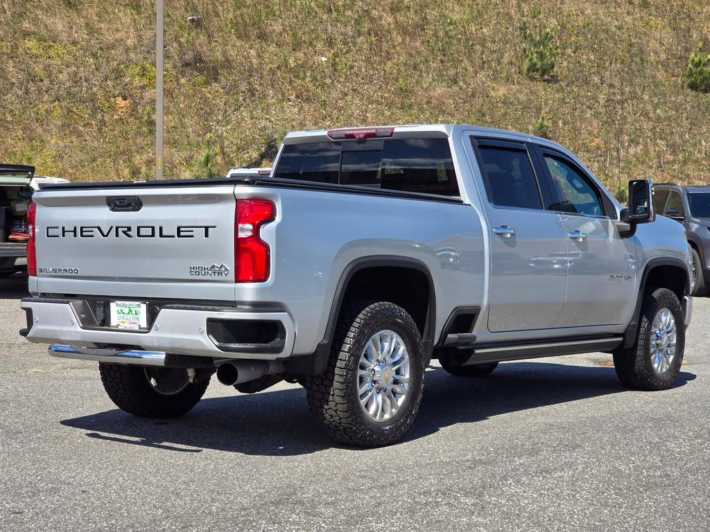 2021 Silver Ice Metallic Chevrolet Silverado 2500HD High Country 4X4 Truck