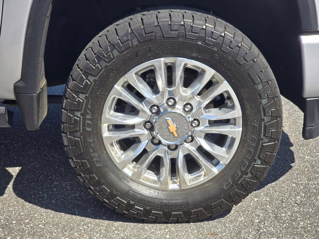 2021 Silver Ice Metallic Chevrolet Silverado 2500HD High Country 4X4 Truck