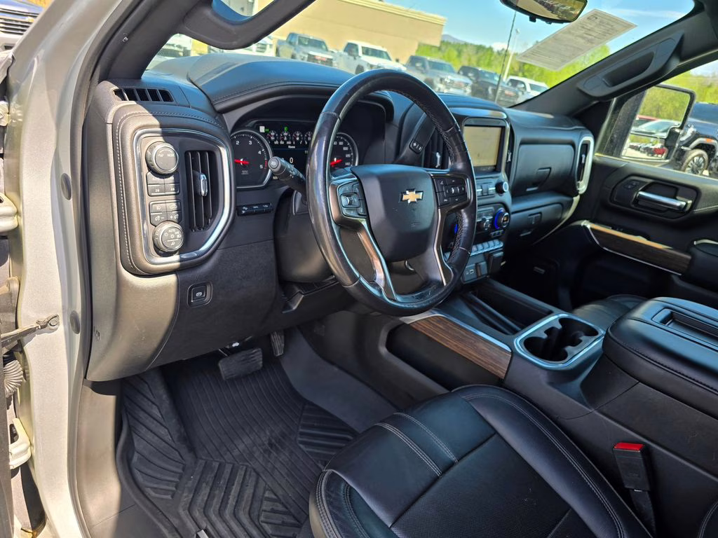 2021 Silver Ice Metallic Chevrolet Silverado 2500HD High Country 4X4 Truck