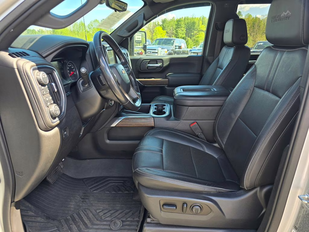 2021 Silver Ice Metallic Chevrolet Silverado 2500HD High Country 4X4 Truck