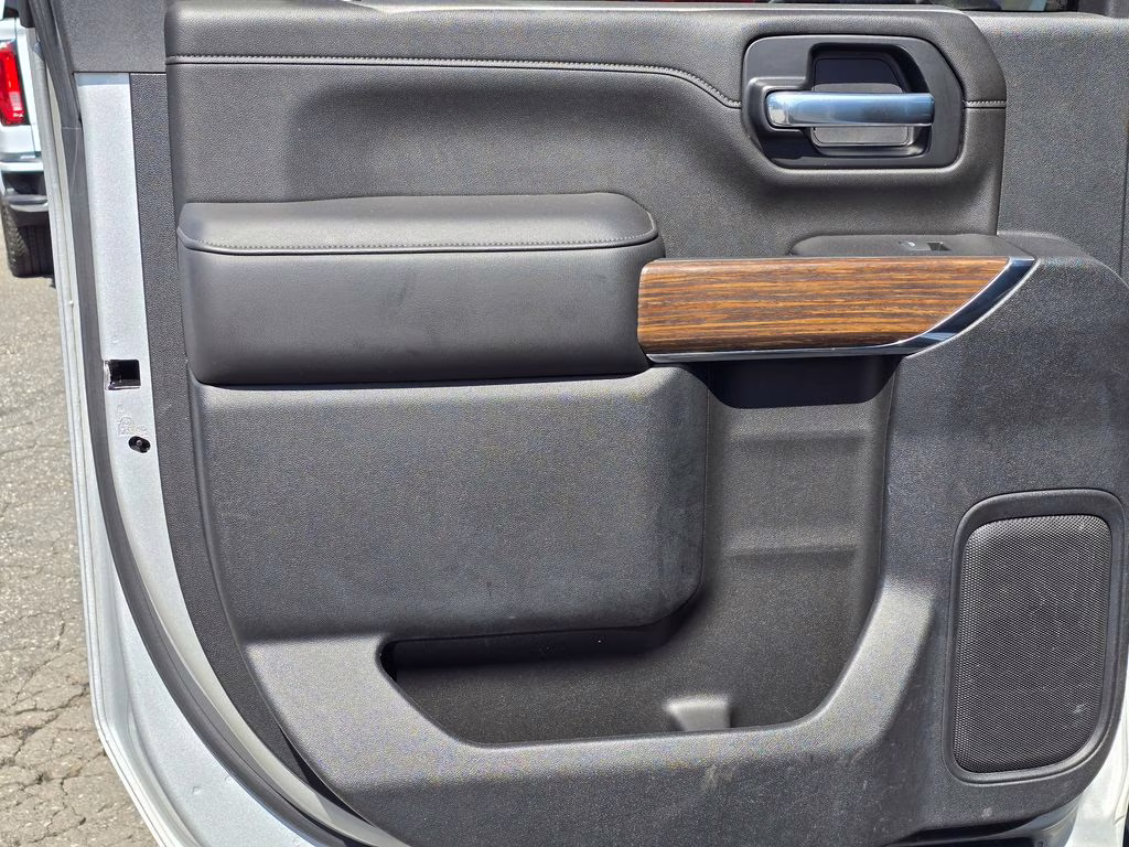 2021 Silver Ice Metallic Chevrolet Silverado 2500HD High Country 4X4 Truck