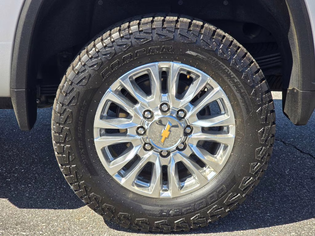 2021 Silver Ice Metallic Chevrolet Silverado 2500HD High Country 4X4 Truck