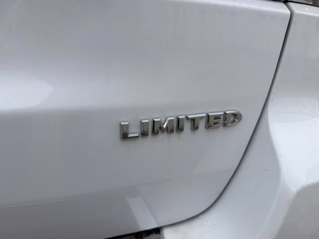 2022 Bright White Clearcoat Jeep Grand Cherokee WK Limited 4X4 SUV