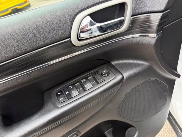 2022 Bright White Clearcoat Jeep Grand Cherokee WK Limited 4X4 SUV