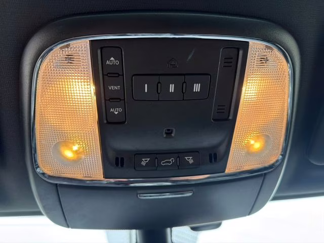 2022 Bright White Clearcoat Jeep Grand Cherokee WK Limited 4X4 SUV