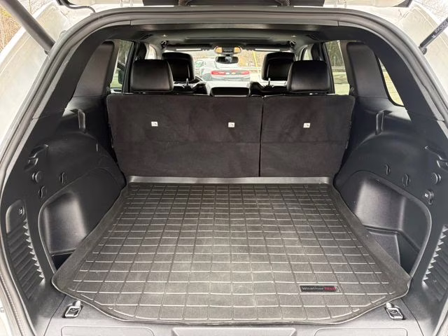 2022 Bright White Clearcoat Jeep Grand Cherokee WK Limited 4X4 SUV