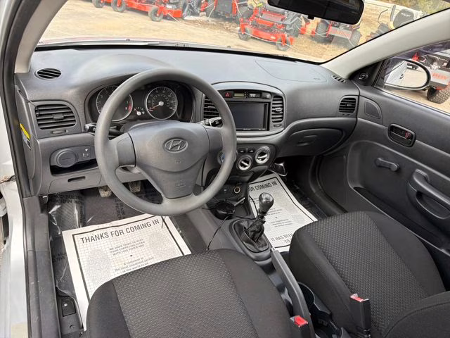 2009 Platinum Silver Metallic + Pearl Hyundai Accent GS FWD Hatchback