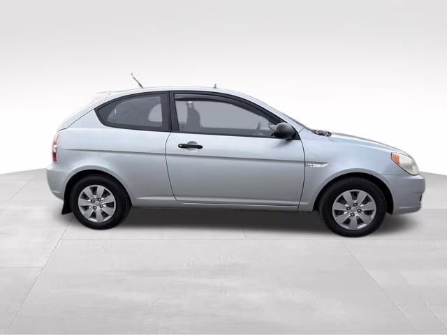 2009 Platinum Silver Metallic + Pearl Hyundai Accent GS FWD Hatchback