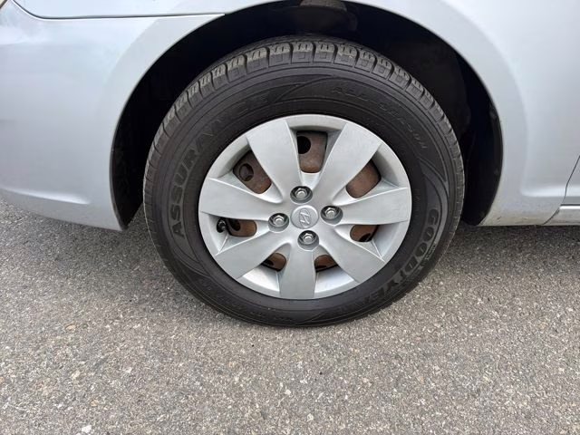 2009 Platinum Silver Metallic + Pearl Hyundai Accent GS FWD Hatchback