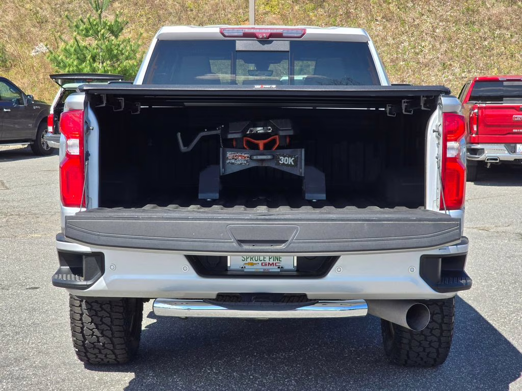 2021 Silver Ice Metallic Chevrolet Silverado 2500HD High Country 4X4 Truck