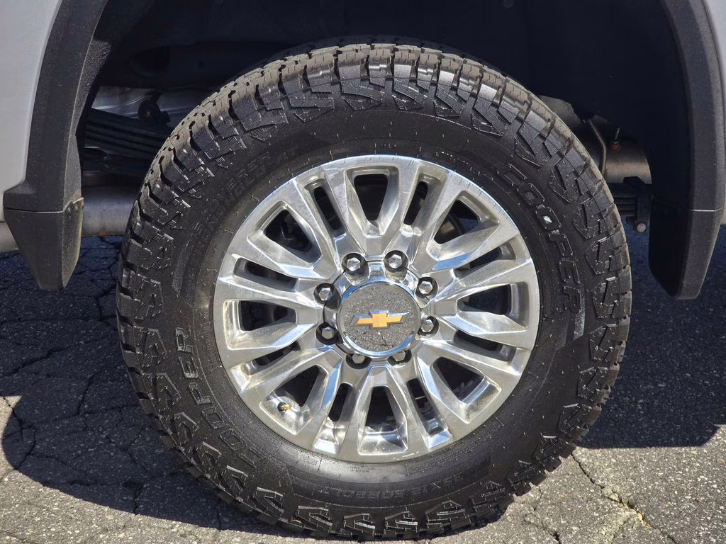 2021 Silver Ice Metallic Chevrolet Silverado 2500HD High Country 4X4 Truck