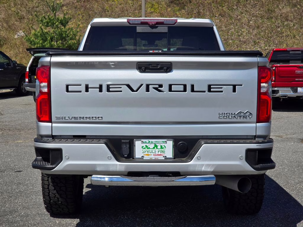 2021 Silver Ice Metallic Chevrolet Silverado 2500HD High Country 4X4 Truck