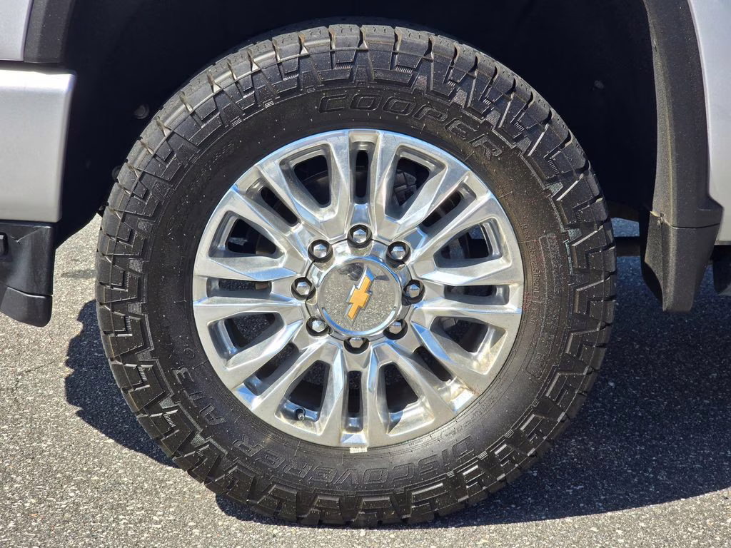 2021 Silver Ice Metallic Chevrolet Silverado 2500HD High Country 4X4 Truck