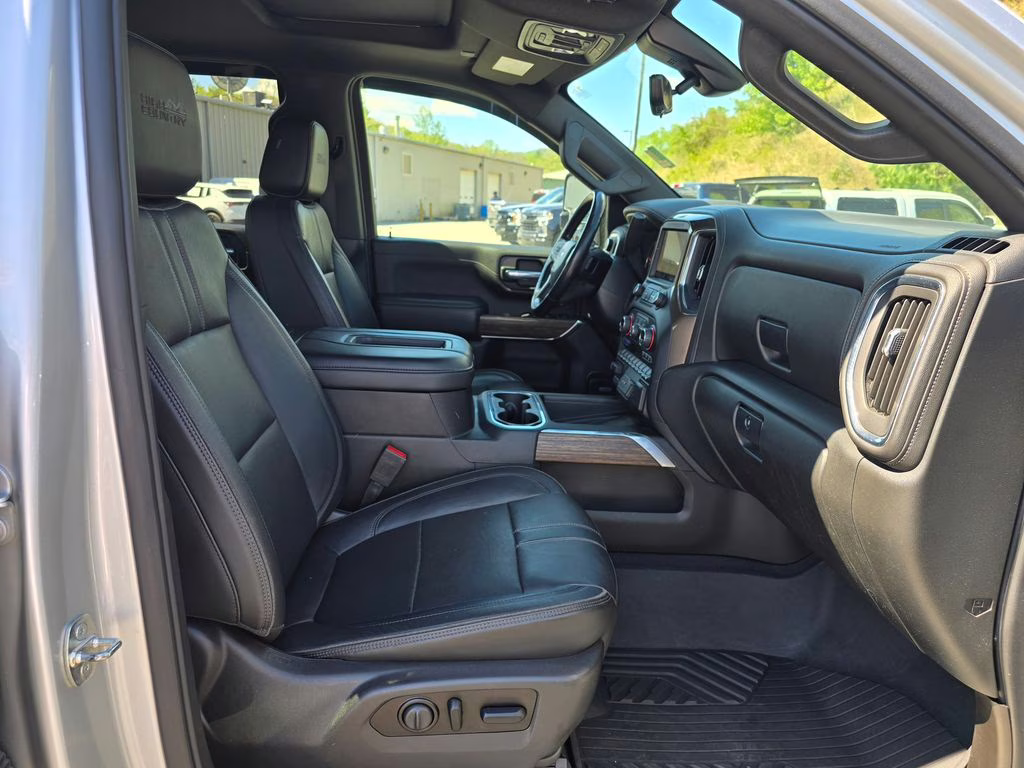 2021 Silver Ice Metallic Chevrolet Silverado 2500HD High Country 4X4 Truck